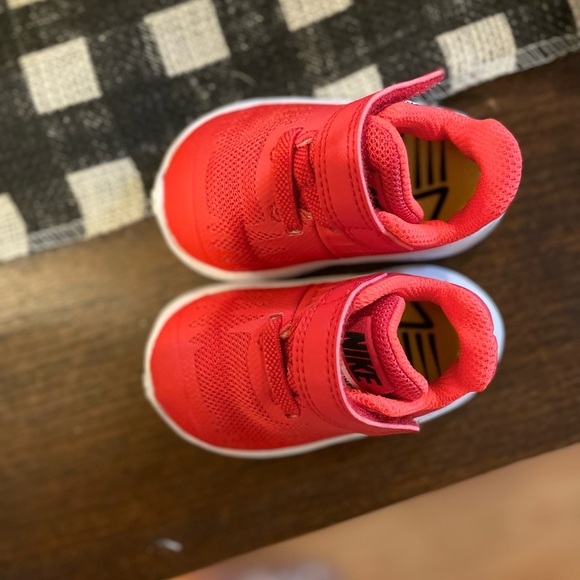 Baby Nikes - Picture 3 of 3